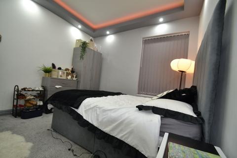 6 bedroom house to rent, Langdale Road, Manchester M14