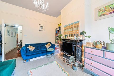 2 bedroom flat to rent, Handforth Road, Oval, London, SW9