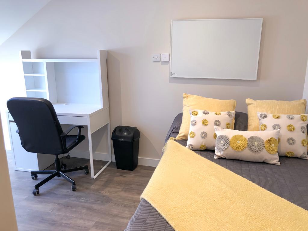 A cozy double bedroom featuring a comfortable b...