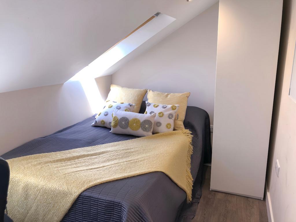A cozy double bedroom featuring a comfortable b...