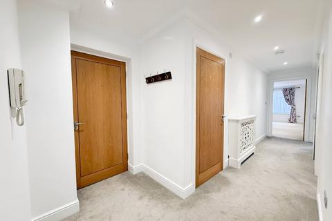 2 bedroom flat for sale, Kings Avenue, Penn Hill, BH14