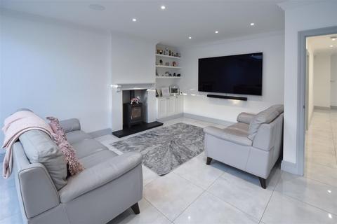 4 bedroom semi-detached house for sale, Wyatts Green Road, Wyatts Green, Brentwood