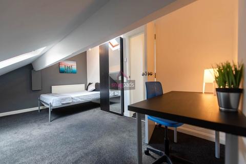 3 bedroom flat to rent, Bolton Road, Manchester M6
