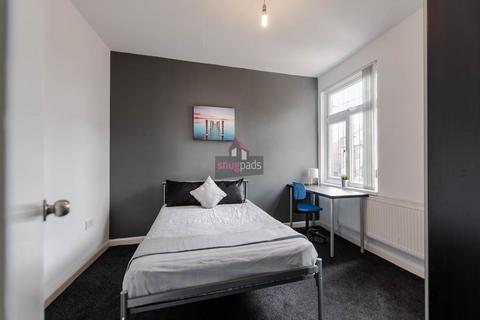 3 bedroom flat to rent, Bolton Road, Manchester M6