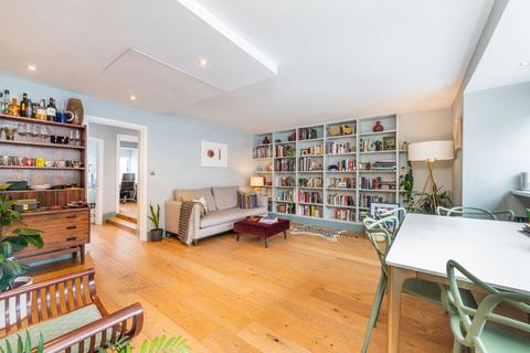 2 bedroom flat for sale, Ennismore Gardens London SW7