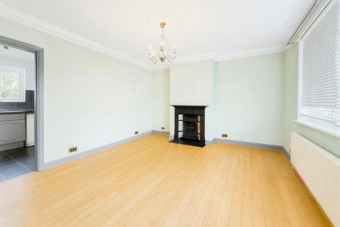 3 bedroom terraced house to rent, Browning Avenue, Worcester Park, KT4