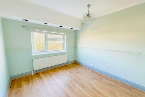 3 bedroom terraced house to rent, Browning Avenue, Worcester Park, KT4