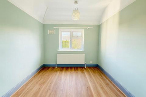 3 bedroom terraced house to rent, Browning Avenue, Worcester Park, KT4