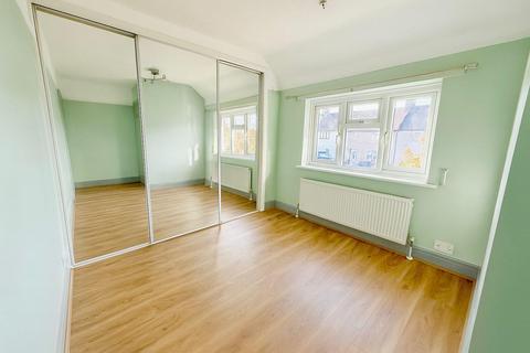 3 bedroom terraced house to rent, Browning Avenue, Worcester Park, KT4
