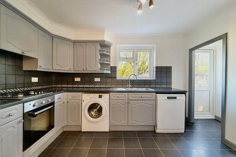 3 bedroom terraced house to rent, Browning Avenue, Worcester Park, KT4