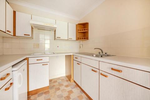 1 bedroom retirement property for sale, Surbiton,  Surrey,  KT6