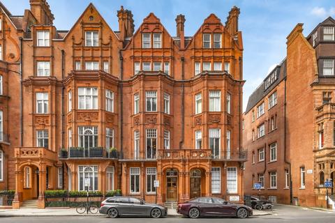 undefined, Pont Street London SW1X