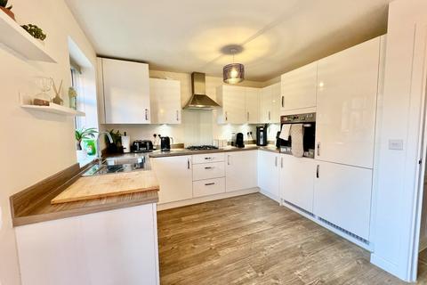3 bedroom semi-detached house for sale, Arundel Drive, Grantham, NG31