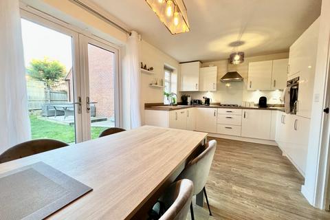 3 bedroom semi-detached house for sale, Arundel Drive, Grantham, NG31