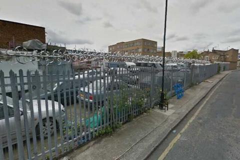 Garage to rent, Autumn Street, London E3