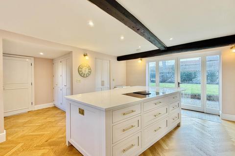 5 bedroom detached house to rent, Moreton Road, Aston Tirrold