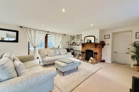 5 bedroom detached house to rent, Moreton Road, Aston Tirrold