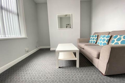 2 bedroom house to rent, Leeds Road, Huddersfield HD1