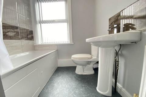 2 bedroom house to rent, Leeds Road, Huddersfield HD1
