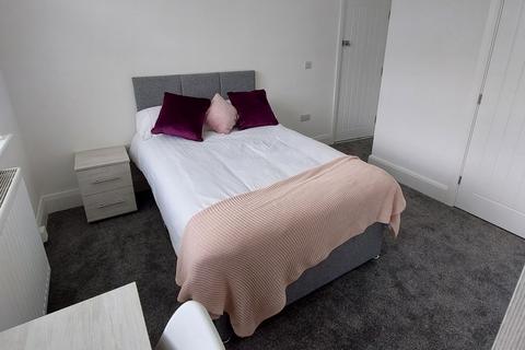 1 bedroom in a house share to rent, Room 4