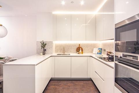 2 bedroom apartment to rent, Charles Clowes Walk, London SW11