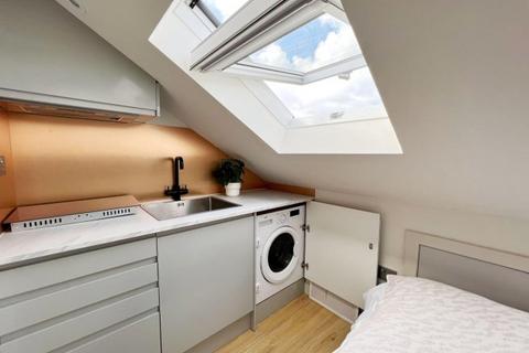 Studio to rent, Hawks Road