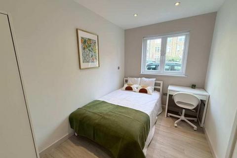 4 bedroom flat to rent, YOHO Battersea Park B