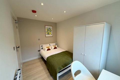 4 bedroom flat to rent, YOHO Battersea Park B