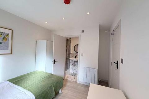 3 bedroom flat to rent, Yoho Battersea Park A