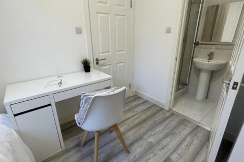 1 bedroom flat to rent, YOHO Kingston KP