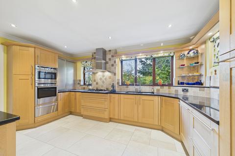 4 bedroom detached house for sale, Whaddon Drive, Chester, CH4