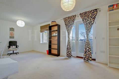 2 bedroom flat for sale, Mayo Road, London, NW10