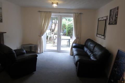 3 bedroom house to rent, Meadow Close, Nottingham NG2