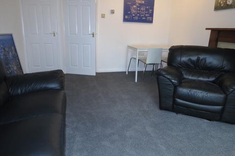 3 bedroom house to rent, Meadow Close, Nottingham NG2