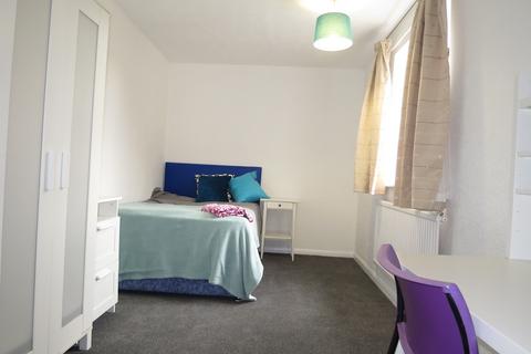 3 bedroom house to rent, Meadow Close, Nottingham NG2