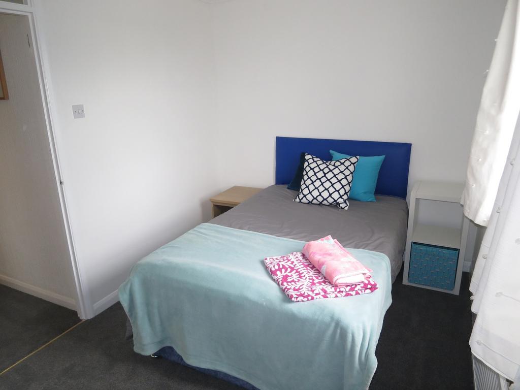 A cozy and inviting double bedroom, perfect for...