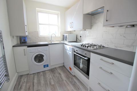 2 bedroom flat to rent, Woodside Grange Road, London N12