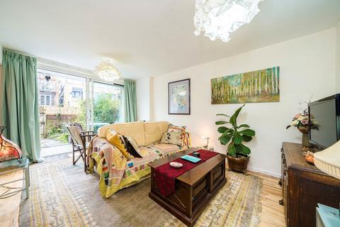 1 bedroom flat for sale, Barton Close, London SE15