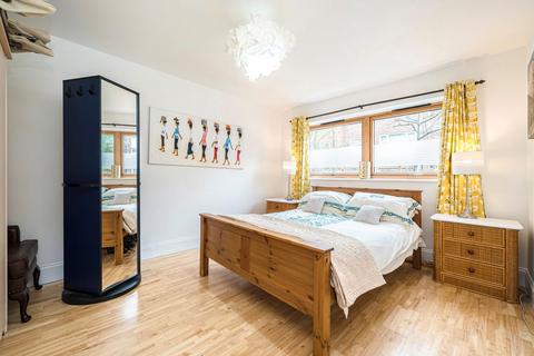 1 bedroom flat for sale, Barton Close, London SE15