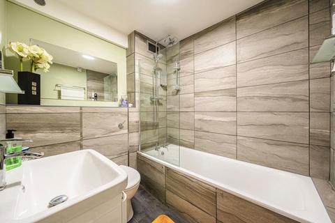 1 bedroom flat for sale, Barton Close, London SE15