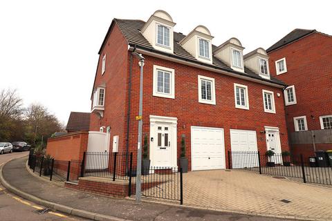 undefined, Rectory Garth, Rayleigh, SS6