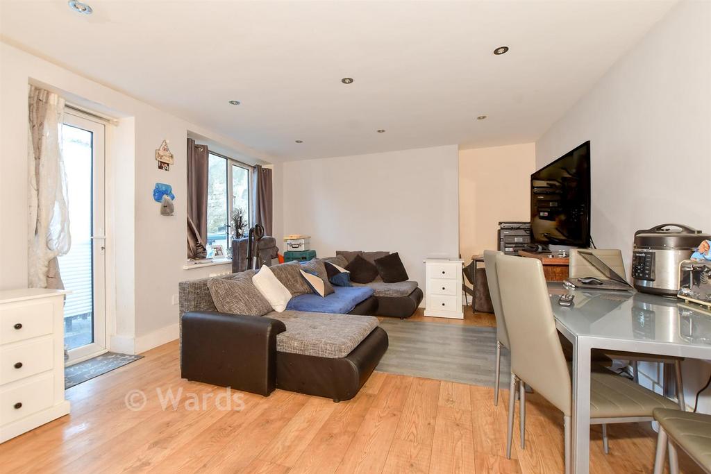 Lounge/ Kitchen