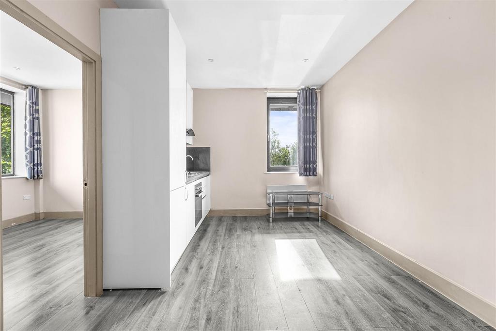 Flat 41 Cube House, HP22 5 TB-8.jpg