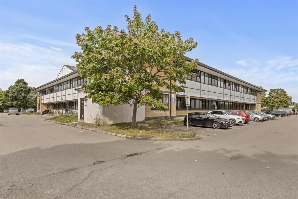 38 Cube House, Quilters Way, HP22 5 TB-8.jpg