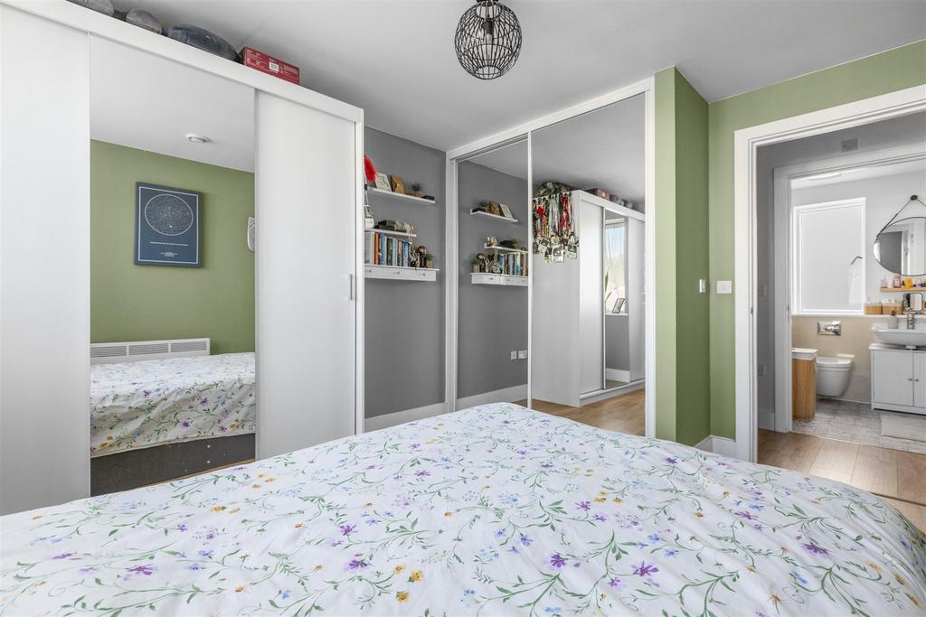 Principal Bedroom (2)
