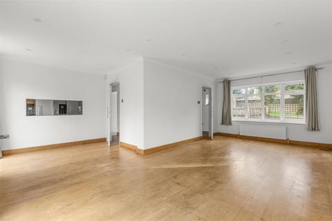4 bedroom detached house to rent, Daws Lea, High Wycombe HP11