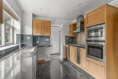 4 bedroom detached house to rent, Daws Lea, High Wycombe HP11