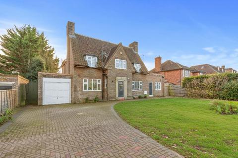 4 bedroom detached house to rent, School Close, High Wycombe HP11