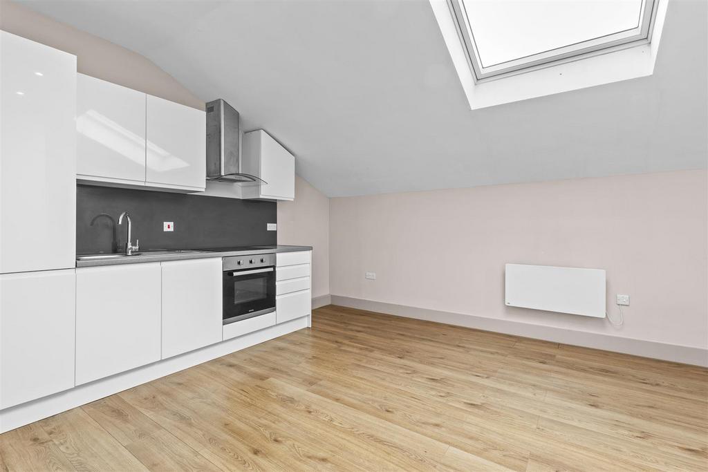 38 Cube House, Quilters Way, HP22 5 TB-4.jpg