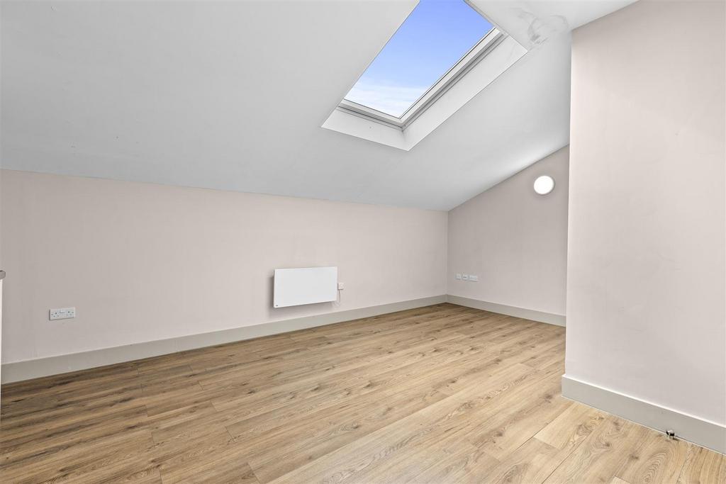 38 Cube House, Quilters Way, HP22 5 TB-5.jpg